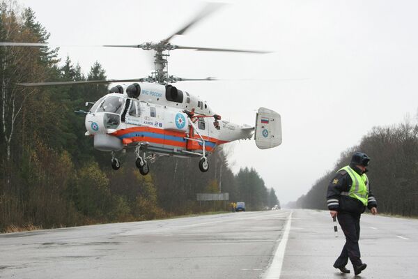 Поисково-спасательный вертолет МЧС России Ка-32