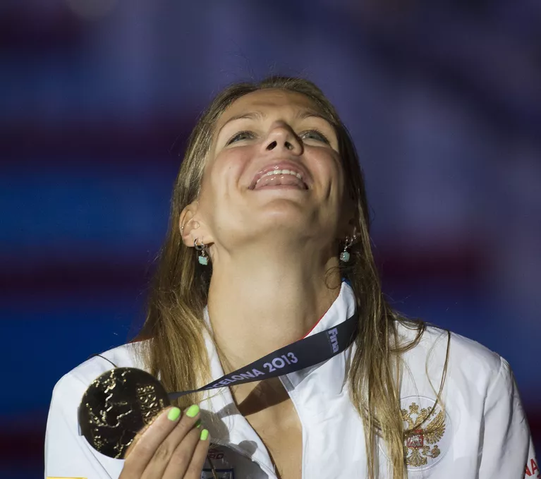 Юлия Ефимова с золотой медалью ЧМ в Барселоне Юлия Ефимова с золотой медалью ЧМ в Барселоне