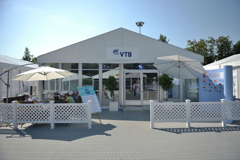 Вид на VTB Lounge Terrace в спонсорской деревне Лужников