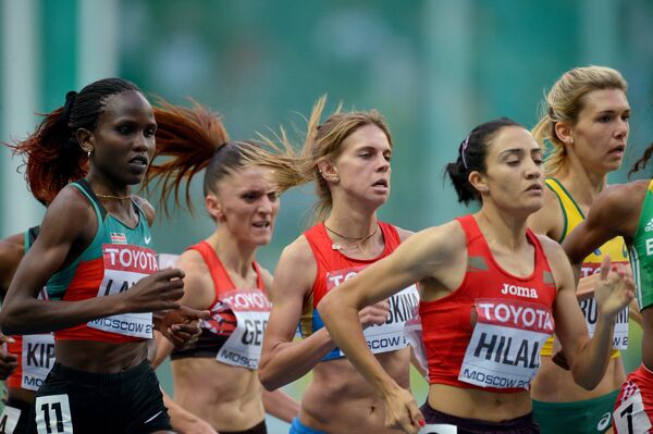 Россиянка Елена Коробкина в полуфинальном забеге на 1500 м в среди женщин на чемпионате мира по легкой атлетике в Москве