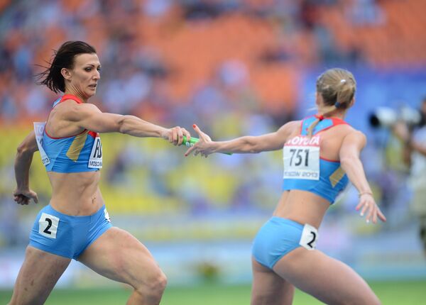 Российские спортсменки в предварительном забеге эстафеты 4х400 м среди женщин
