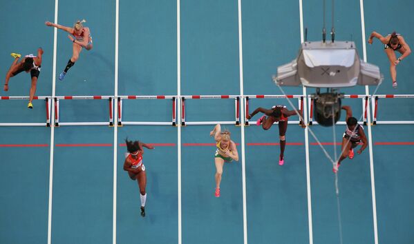 Финальный забег на 100 метров с барьерами среди женщин