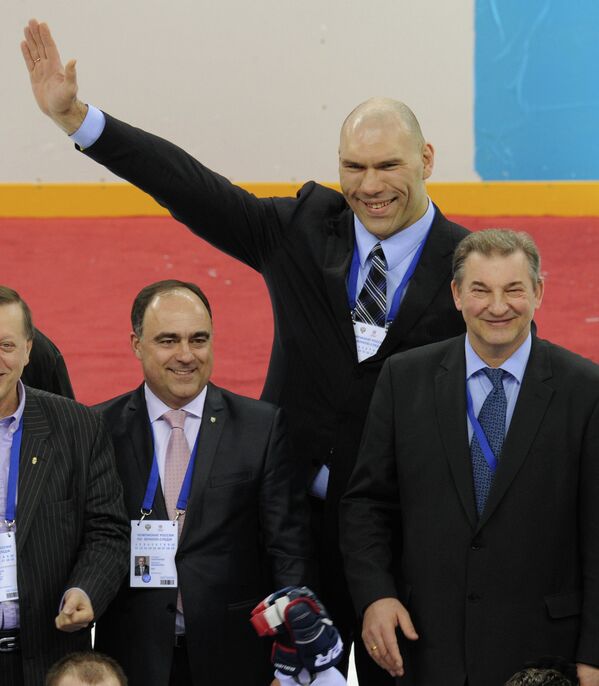 Герман Скоропупов, Николай Валуев и Владислав Третьяк (слева направо)