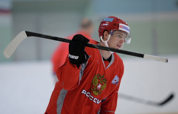 Евгений Кузнецов на тренировке мужской сборной России по хоккею