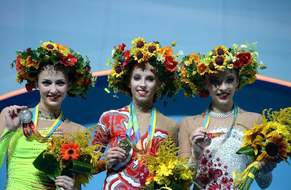 Анна Ризатдинова (Украина) - серебряная медаль, Яна Кудрявцева (Россия) - золотая медаль, Мелитина Станюта (Беларусь) - бронзовая медаль.