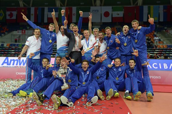Российская сборная с кубком молодежного чемпионата мира по волейболу