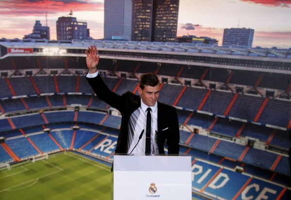 Полузащитник Гарет Бейл на презентации в качестве футболиста мадридского Реала