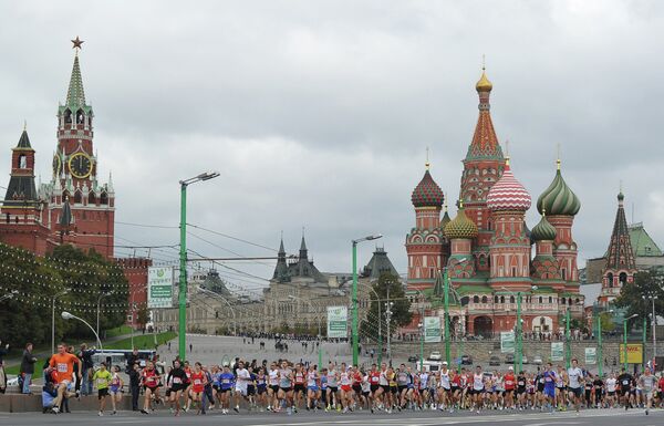 Участники московского международного марафона мира