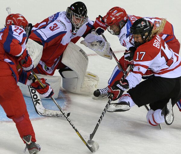 Игровой момент матча сборных России и Канады