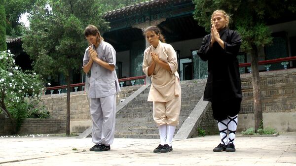 Жизнь в Шаолине: уроки кунг-фу для гостей монастыря и медитация