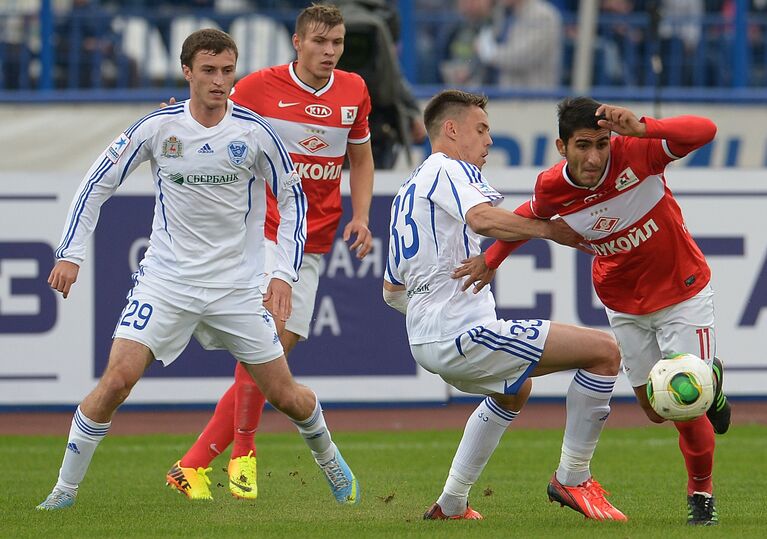 Игровой момент матча Волга - Спартак