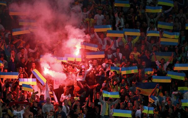 Болельщики сборной Украины по футболу в матче против Сан-Марино во Львове