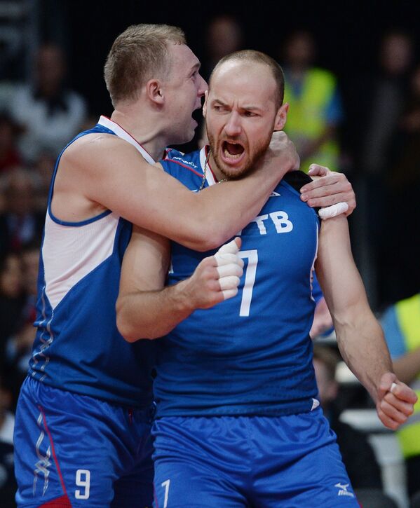 Волейболисты сборной России Алексей Спиридонов (слева) и Николай Павлов