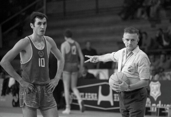 Лучший игрок VI чемпионата мира советский баскетболист Сергей Белов
