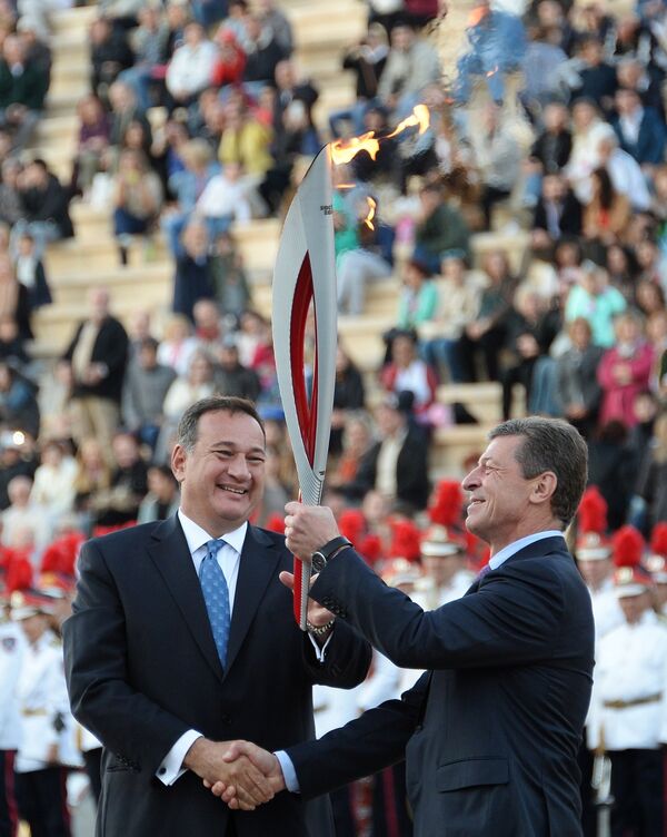 Заместитель председателя правительства Российской Федерации Дмитрий Козак (справа) и президент Греческого Олимпийского комитета Спирос Капралос