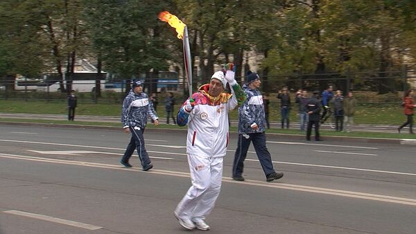 Вице-президент P&G пробежал с олимпийским факелом по Москве