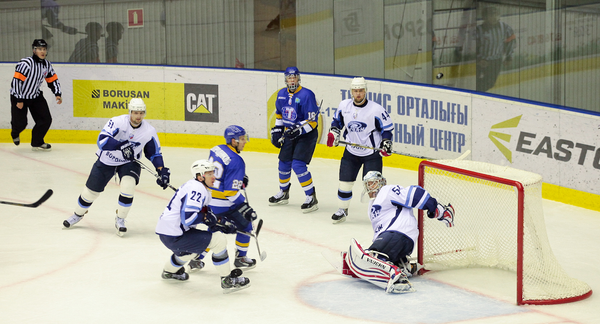 Хоккеисты казахстанского Казцинк-Торпедо обыграли воронежский Буран в матче регулярного чемпионата ВХЛ.