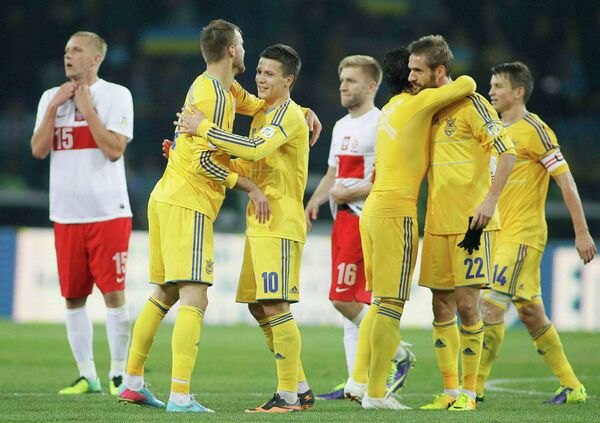 Футболисты сборной Украины и сборной Польши