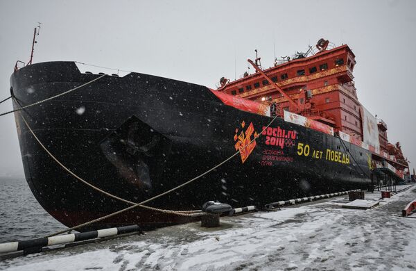 Отплытие атомного ледокола с Олимпийским огнем на Северный полюс