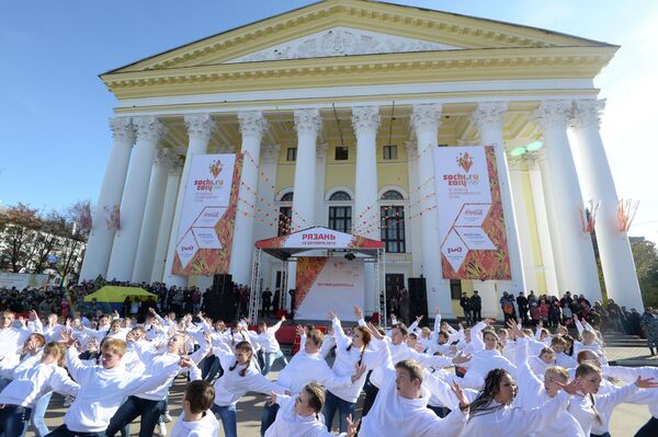 Участники акции в поддержку Эстафеты Олимпийского огня в Рязани