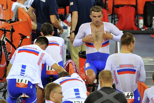 Велогонщики сборной России на треке во время квалификационных заездов. Второй справа Алексей Марков.