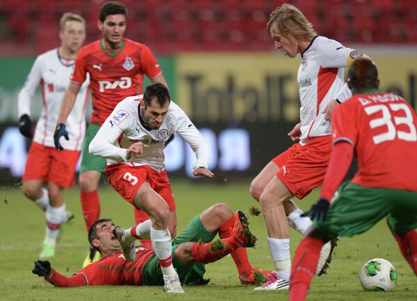 Игровой момент матча Локомотив - Амкар