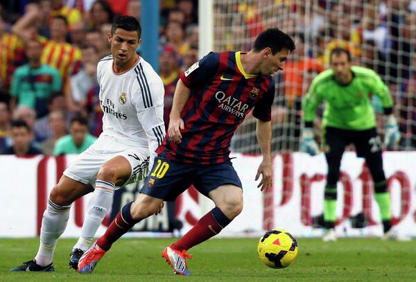 Нападающий Реала Криштиану Роналду и нападающий Барселоны Лионель Месси (слева направо)