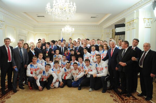В.Путин встретился с победителями Всемирных игр боевых искусств 2013