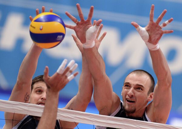 Волейболисты команды Газпром-Югра Тодор Алексиев (слева) и Теодор Тодоров
