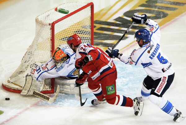 Игровой момент матча Россия - Финляндия