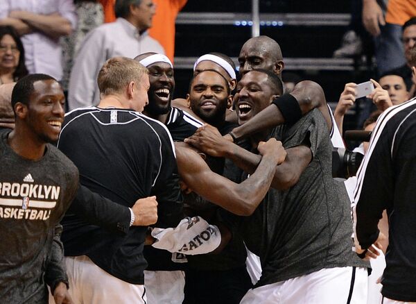 Баскетболисты Бруклин Нетс рады победе