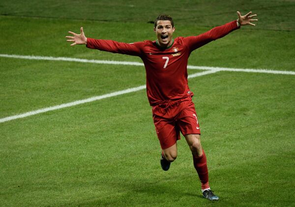 Нападающий сборной Португалии Криштиану Роналду после хет-трика в ворота сборной Швеции