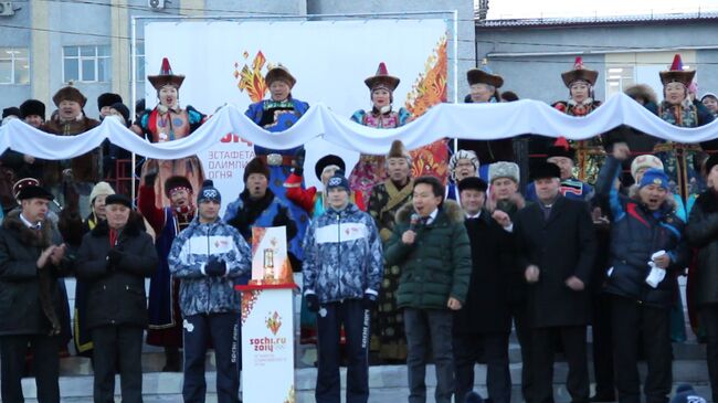 Огонь ОИ провезли на лошадях и благословили в Иволгинском дацане в Улан-Удэ