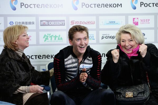 Елена Буянова (Водорезова), Максим Ковтун и Татьяна Тарасова (справа)