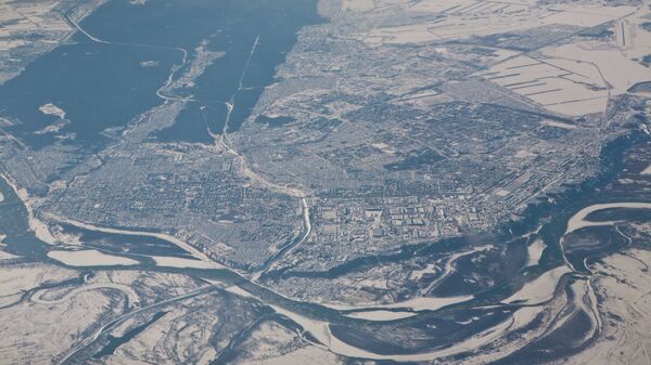 Вид на город Барнаул и реку Обь с борта самолета