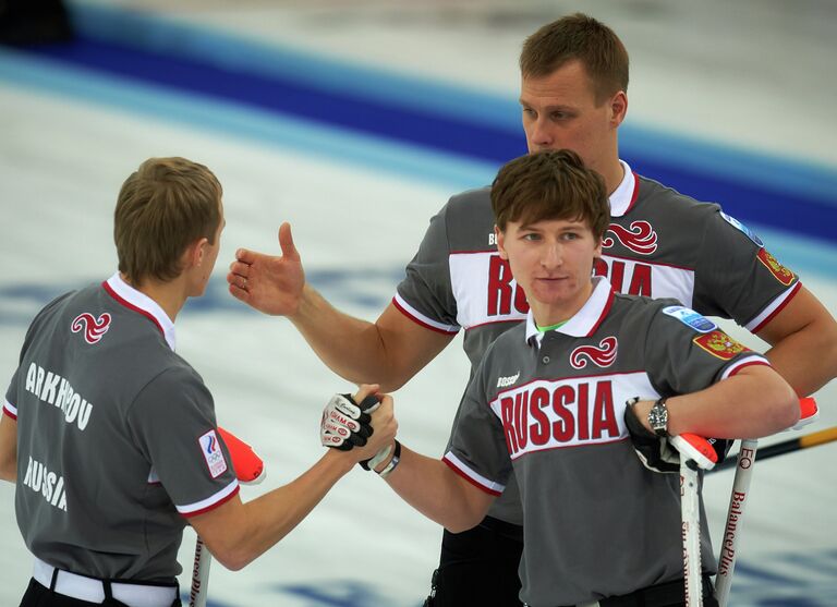 Российские спортсмены Евгений Архипов, Петр Дрон и Андрей Дроздов (слева направо)