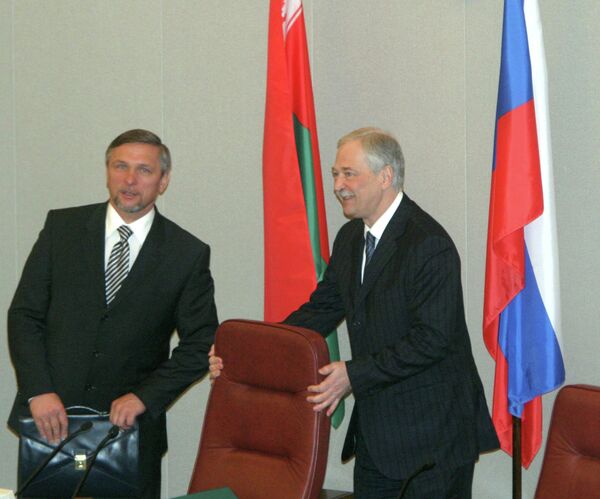 Владимир Коноплев (справа)