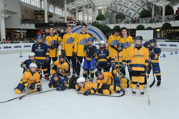 МХЛ и бренд Gillette провели в Москве мастер-класс для юных хоккеистов