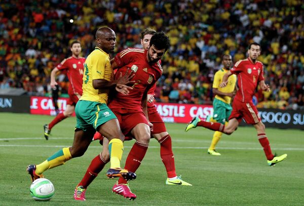 Игровой момент матча ЮАР - Испания