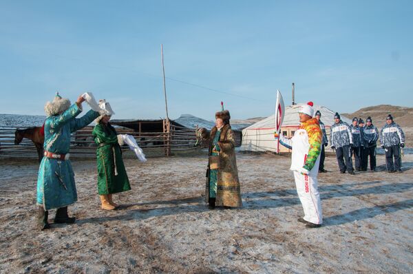Олимпийский огонь посетил этнокультурный центр Алдын-Булак в Туве