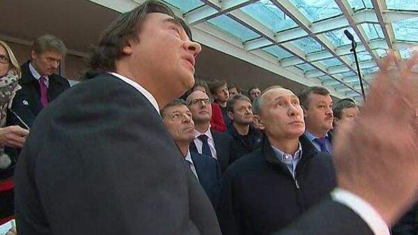 Эрнст показал Путину стадион Фишт, на котором пройдет открытие Игр-2014