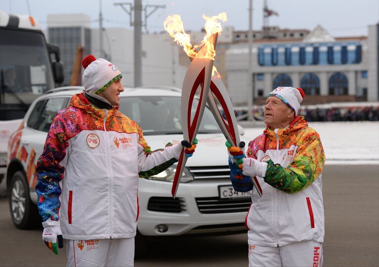 101-летний спортсмен Александр Каптаренко (справа)