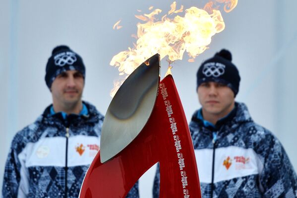 Зажженная чаша олимпийского огня