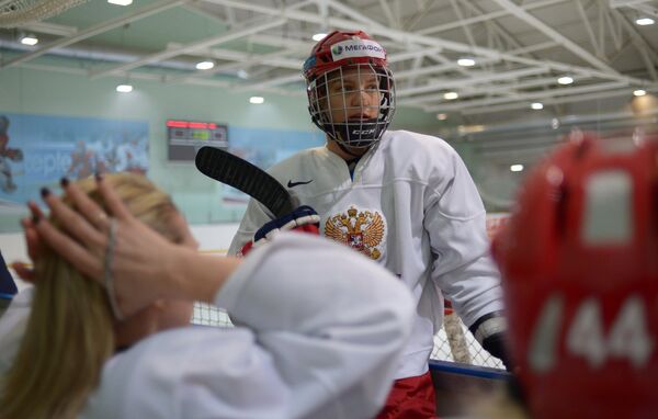 Ия Гаврилова на тренировке женской сборной России по хоккею
