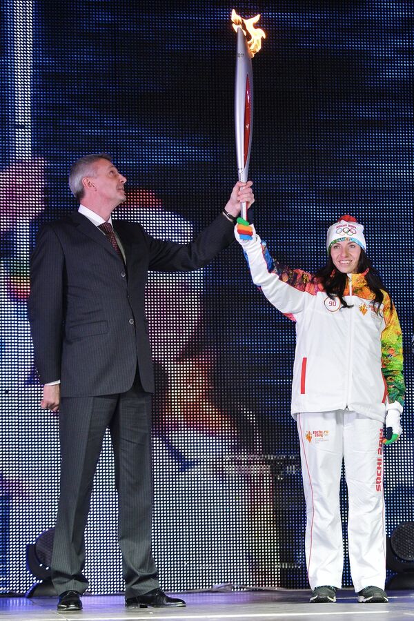 Глава города Нижний Тагил Сергей Носов и олимпийская чемпионка в беге на 800 метров Мария Савинова