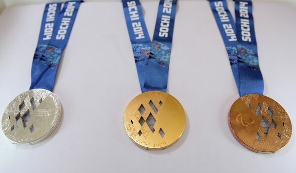 Комплект готовых медалей XI Паралимпийских зимних игр 2014 года