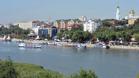Вид на Ростов-на-Дону с левого берега реки Дон Вид на Ростов-на-Дону с левого берега реки Дон