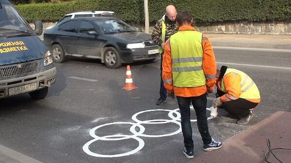 Выделенку для олимпийского транспорта в Сочи отметили кольцами на дороге