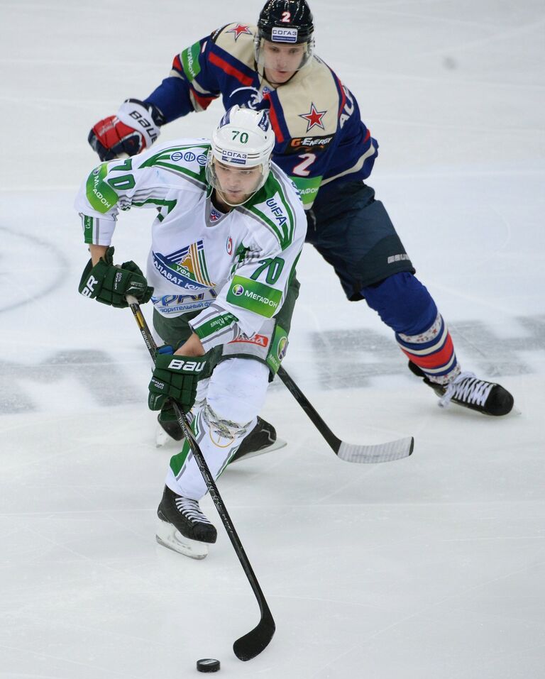 Игровой момент матча СКА - Салават Юлаев