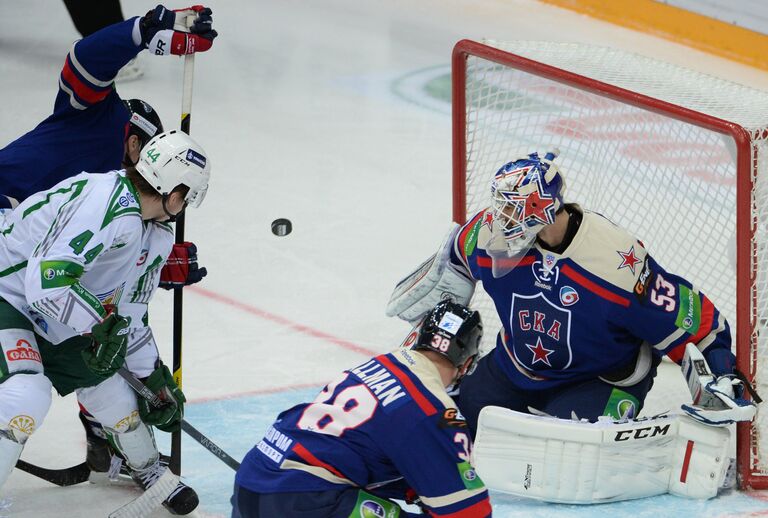 Игровой момент матча СКА - Салават Юлаев